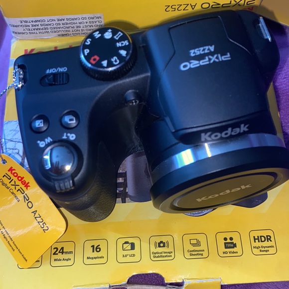 KODAK PIXPRO AZ252 CAMERA. Great for Vlogging ; youtube ; outstanding photos!